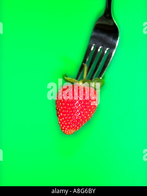 Erdbeere auf einer Gabel. Stockfoto