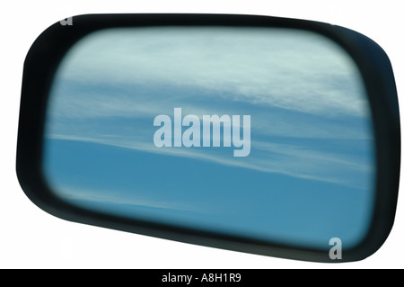 Wolken, die durch einen Spiegel zu sehen Stockfoto