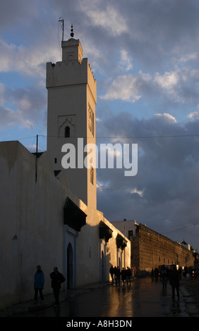 Bab Boujeloud Moschee am Place Boujeloud in Fez, Marokko Stockfoto