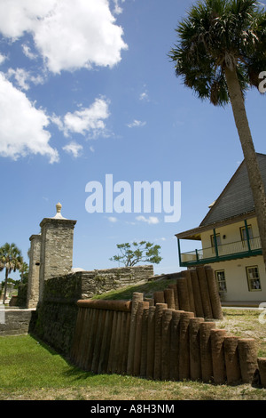 Die alten Coquina gebaut, Stadttore und Holzwand St. Augustine Florida USA Stockfoto