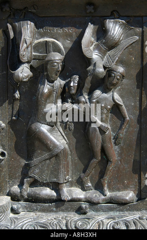 Erschaffung Evas. Detail des Tores Magdeburg (Sigtuna) Sophia Kathedrale in Novgorod, Russland Stockfoto