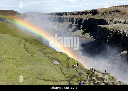 Regenbogen über Dettifoss-Wasserfall Island Stockfoto