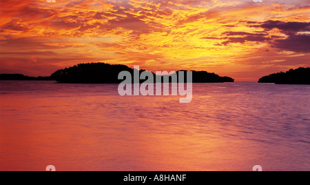 Florida Bay spiegelt wider, dass Wolken untergehende Sonne Florida Everglades Nationalpark Brand eingestellt Stockfoto