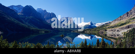 Spiegel glatte See Saint Mary umgibt Wild Goose Island im Herbst Glacier Nationalpark Montana Stockfoto