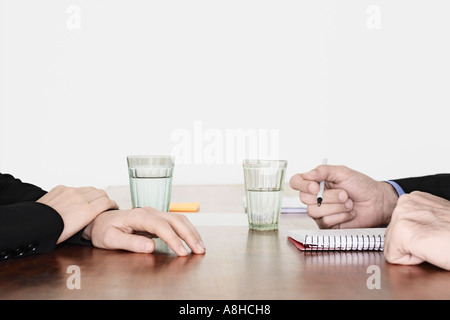 Zwei Personen im Business-Meeting Stockfoto