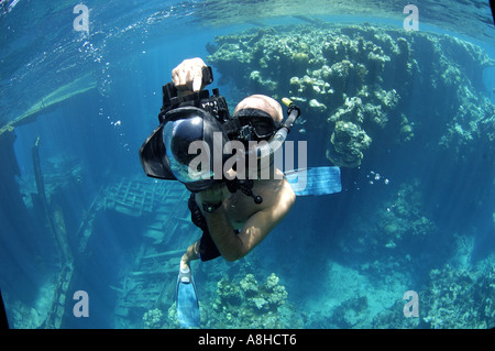 Schnorcheln an der Polisini griechischen Wrack Kinsei Maru Silber Banken Marine Sanctuary Dominikanische Republik Karibik Stockfoto