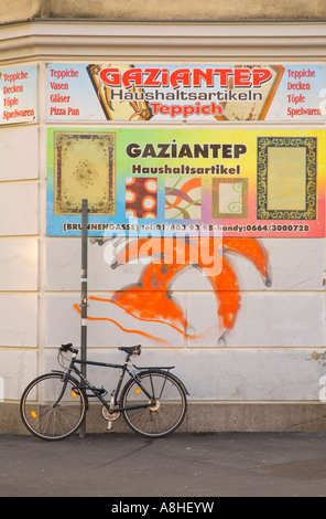 Geparkte Fahrräder in Josefstadt Wien Österreich EU Stockfoto