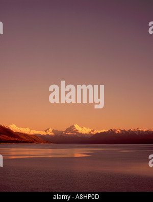 Mount Cook angesehen im Morgengrauen über Lake Pukaki Südinsel Neuseeland Stockfoto