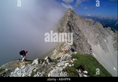 Frau auf dem Klettersteig Innsbruck Österreich Stockfoto