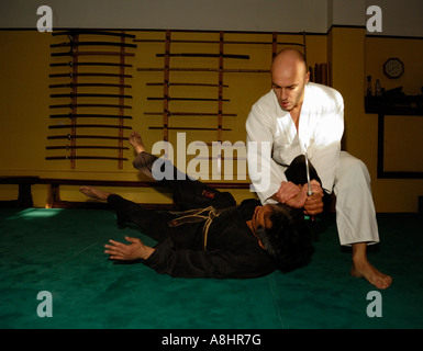 Jiu-Jitsu Go S innen zwei Männer Stockfoto