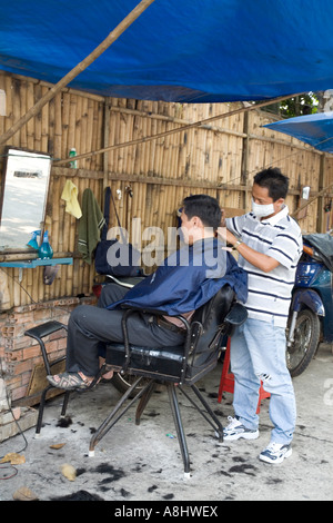 Barber Shop auf Straße, Ho-Chi-Minh-Stadt, Vietnam Stockfoto