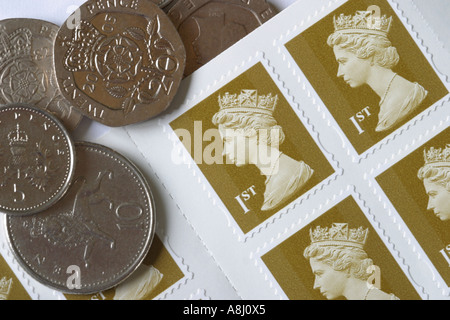 1. Klasse-Briefmarken mit Geld Münzen Cash-Briefmarken Stockfoto