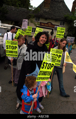 Station Stansted Flughafenausbau Proteste in 2003-2004, Stansted Essex, England. Stockfoto