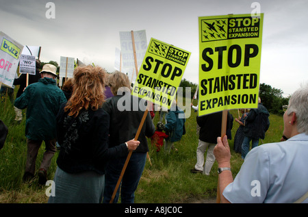 Station Stansted Flughafenausbau Proteste in 2003-2004, Stansted Essex, England. Stockfoto