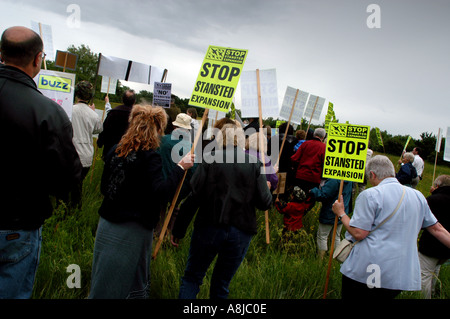 Station Stansted Flughafenausbau Proteste in 2003-2004, Stansted Essex, England. Stockfoto