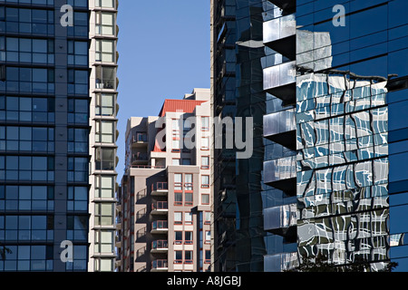 Reflexionen im Glas ummauerten Gebäude an der Wand Centre Hotel Vancouver Canada Stockfoto