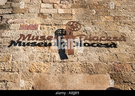 Melden Sie sich für das Museu Diocesa an die Casa del la Pia Almoina auf Avingunda De La Catedral in Barcelona Spanien Stockfoto