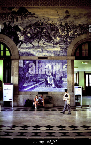 São Bahnhof Bento in Oporto mit Keramikfliesen Stockfoto