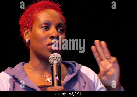 Gina Yashere Durchführung live auf Acfest im Jahr 2003 in Birmingham Gina ist eine sehr talentierte Comic, der nun einen reguläre Slot hat auf die Stockfoto