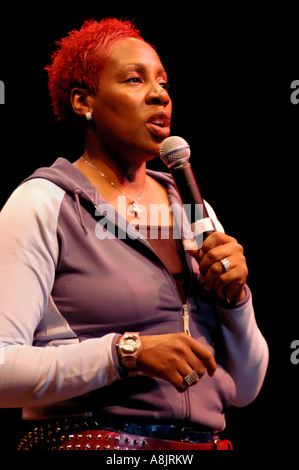 Gina Yashere Durchführung live auf Acfest im Jahr 2003 in Birmingham Gina ist eine sehr talentierte Comic, der nun einen reguläre Slot hat auf die Stockfoto