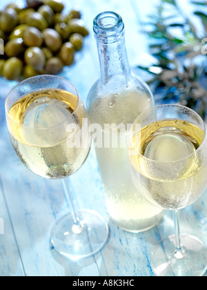 GRIECHISCHER RETSINA-WEIN Stockfoto