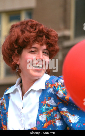 Rote kurzhaarige lebenslustige betörende Grand Old Day Teilnehmer 35 Jahre. St Paul Minnesota USA Stockfoto