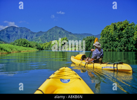 Kajakfahrer am Hanalei River auf Kauai Stockfoto