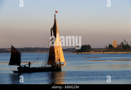 Segeln Schiff Cygnet auf den Fluss Alde an Iken, Suffolk, UK. Stockfoto