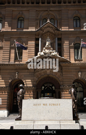 Martin Place mit dem Westin Hotel und Krieg-Denkmal im Stadtzentrum von Sydney New South Wales NSW Australia Stockfoto