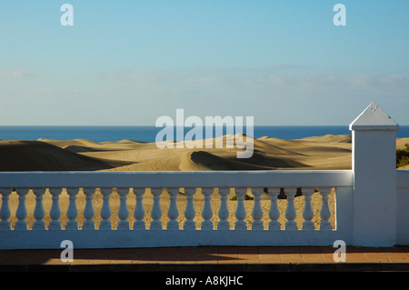 Blick auf die Sanddünen von Maspalomas an der Südküste der Insel Gran Canaria, einer der Kanarischen Inseln Spaniens Stockfoto