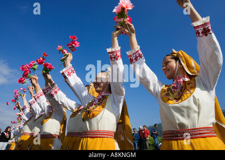 Tänzer, rose Pcking Mädchen, Rose Festival, Karlovo, Bulgarien Stockfoto