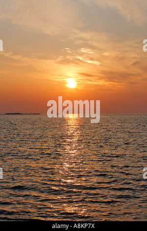 Sonnenuntergang über dem Meer, Mykonos, Griechenland Stockfoto