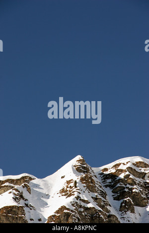 Der Blick hinter Lapisa-Restaurant mit Blick auf einem Bergrücken in das Skigebiet Portes Du Soleil Stockfoto