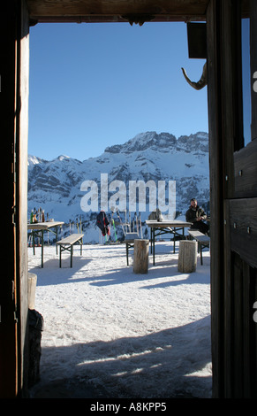 Blick von der Tür des Lapisa Restaurant in der Region Portes Du Soleil Ski Stockfoto