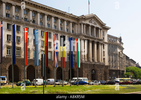 Bulgarische Ministerrat mit EU-Flaggen, Stadtzentrum, Sofia, Bulgarien Stockfoto