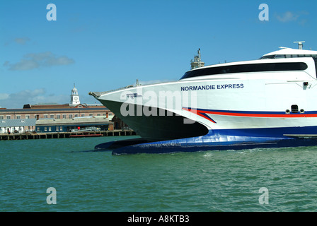 Calais ausdrückliche Katamaran Stockfoto