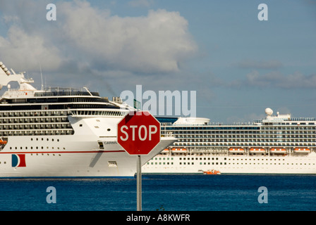 Grand Cayman George Town rote Stoppschild Ironie humor Stockfoto