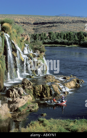 IDAHO SOUTH FORK OF THE SNAKE RIVER Fischer Fly Casting für Forellen aus einen Drift unten fällt CreeK fällt Swan Valley Ost-Id Stockfoto