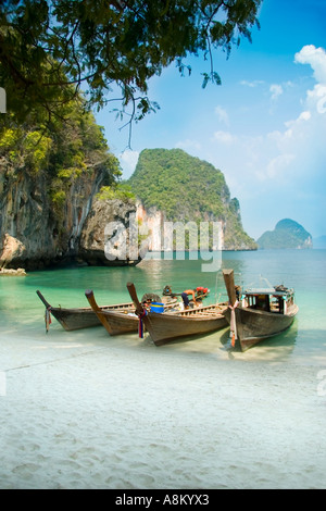 Longtail-Boote auf Paradise Island, Krabi, Thailand Stockfoto