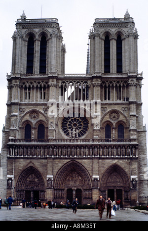 Paris Frankreich Kathedrale Notre-Dame Westfassade mit dem Portal der Jungfrau, Portal des Letzten Gerichts und Portal von St. Anne Stockfoto