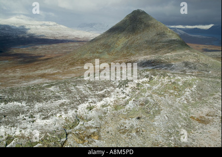 Eine herbstliche Aussicht auf Mt Slugga Stora Sjöfallet Nationalpark Laponia World Heritage Area Lappland Schweden Stockfoto