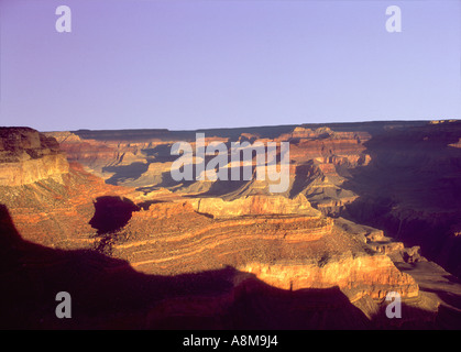 Der Grand Canyon gesehen bei Sonnenaufgang von Yavapai Aussichtspunkt auf den South Rim Arizona USA Stockfoto