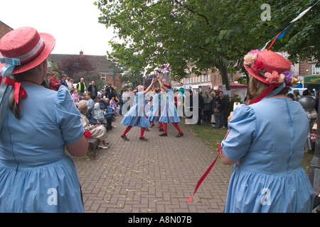 Weibliche Dame Blackhorse und Standard Morris Dancers Chingford Waltham Forest GB UK Stockfoto