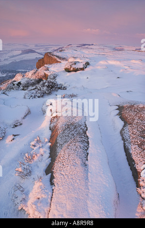 Schnee am frühen Morgen hochkant Froggatt Derbyshire Peak District National Park Calver England UK GB EU Europa Stockfoto