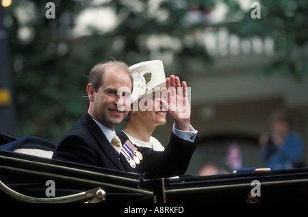 Prinz Edward in einer Kutsche in das goldene Jubiläum mit seiner Frau Sophie Rhys Jones Gräfin von Wessex Stockfoto