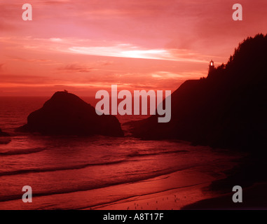 Sonnenuntergang am Heceta Head Lighthouse im Devils Elbow State Park an der Küste von Oregon Stockfoto