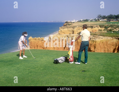 Vale do Lobo Golfplatz Algarve Portugal das berühmte Loch Neben Klippen und Schluchten Modell veröffentlicht Golfer Algarve positioniert Portugal Stockfoto