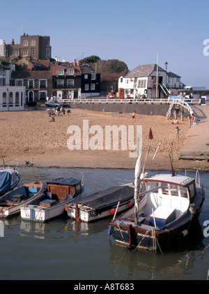 Broadstairs Hafen und Strand mit Bleak House Museum über Stockfoto