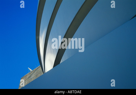 Vorderansicht des Guggenheim-Museums in der Nähe von Central Park New York Nordamerika USA US Stockfoto