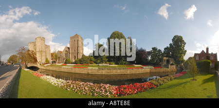 Westgate Türme und der Fluss Stour und das Gebiet von St. Dunstans in der Kathedrale von Canterbury Stockfoto
